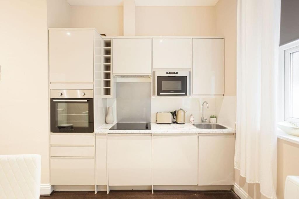 Beautifully Decorated Centrally Located 2 Bed Flat Appartement Hove