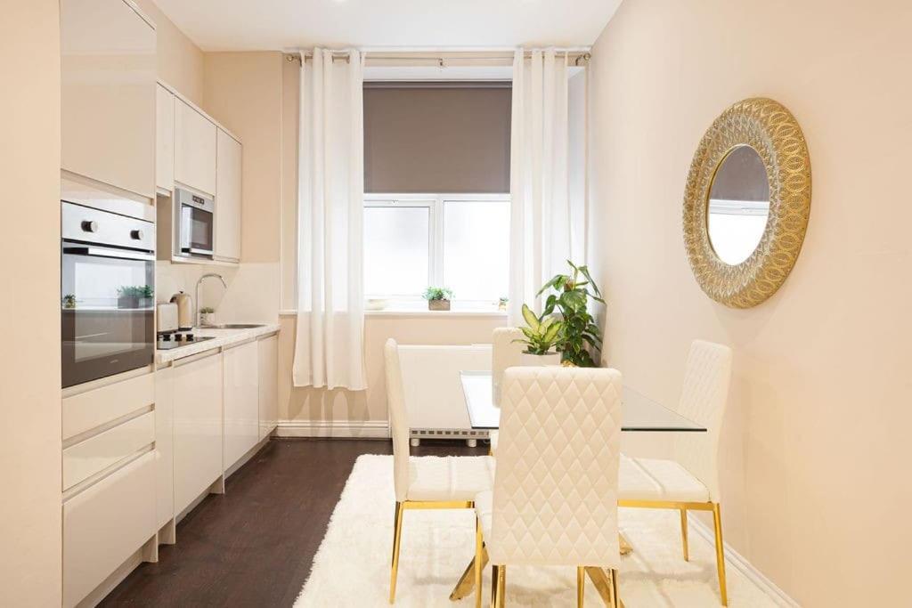 Appartement Beautifully Decorated Centrally Located 2 Bed Flat *